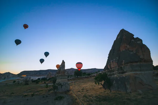 Kominy Wróżek Balony Gorące Powietrze Cappadocia Turcji Piękny Widok Rano — Zdjęcie stockowe