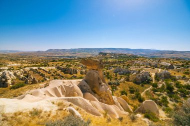 Cappadocia Urgup Türkiye 'de Türkçe' de üç zarafet veya Uc Guzeller. Kapadokya 'daki güzel peri bacaları. Türkiye 'nin simgeleri. Turizm Günü.