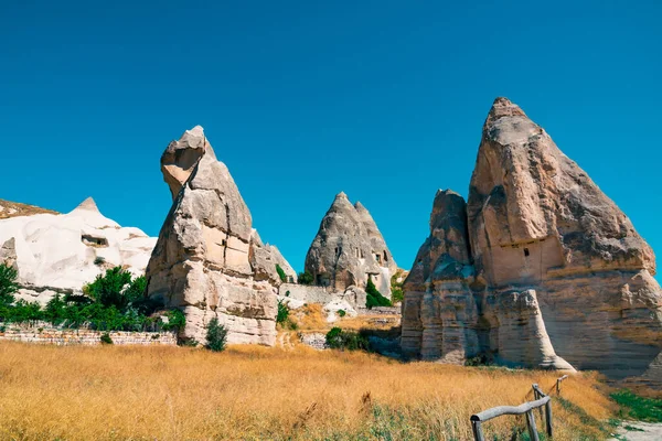 Fairy Skorstenar Goreme Och Trästaket Trädgården Peri Bacalari Gorkunde Valley — Stockfoto