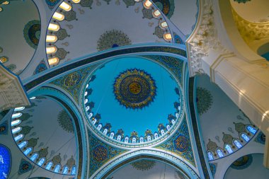 İstanbul Türkiye - 9.27.2021: İstanbul 'daki Camlica Camii Kubbeleri. Türkiye 'nin en büyük camisi. Ramazan, iftar, İslami arkaplan fotoğrafı. İslam mimarisi.