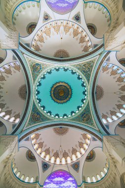 İstanbul Türkiye - 9.27.2021: İstanbul 'daki Camlica Camii Kubbeleri. Türkiye 'nin en büyük camisi. Ramazan, iftar, İslami arkaplan fotoğrafı. İslam mimarisi.