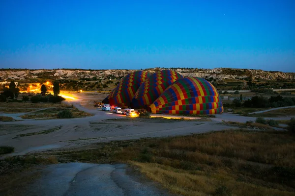 Balony Ogrzane Powietrze Przygotowują Się Lotu Wschodzie Słońca Cappadocia Turcji — Zdjęcie stockowe