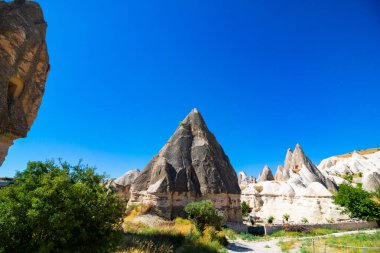 Kapadokya 'daki Peri Bacalari veya Peri Bacalari. Gorkundere Vallay, Goreme 'de. Türkiye 'de turizm. Kapadokya 'da yürüyüş yolları.