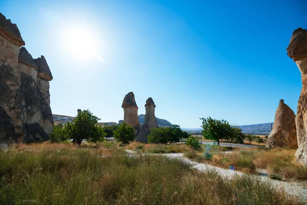 카파도키아 Pasabagi Open Air Muesum 배경으로 Fairy Chimneys Peri Bacalari — 스톡 사진