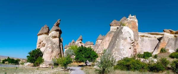 Panoráma kilátás Pasabagi a Cappadocia. Tündérkémény vagy peri bacalari. — Stock Fotó