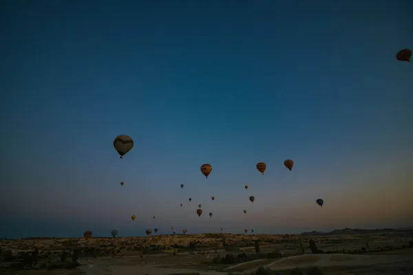 Воздушные Шары Небе Рассвете Каппадокии Турция Известная Деятельность Каппадокии Экскурсии — стоковое фото