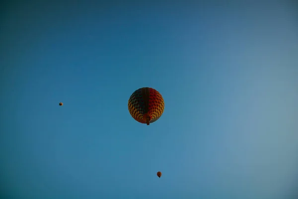 Varmluftsballongtur Het Luft Ballong Tur Underifrån Vid Soluppgången Kappadokien Turkiet — Stockfoto