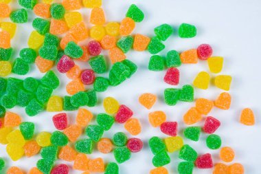 Jöleli şekerler. Fotokopi alanı olan şekerli arka plan fotoğrafı. Jöle arkaplan fotoğrafı.