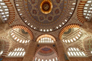 Selimiye Camii. Edirne Selimiye Camii 'nin içi. Ramazan veya kandil veya iftar veya laylat al Qadr veya İslami arkaplan fotoğrafı. Edirne Türkiye - 10.25.2021