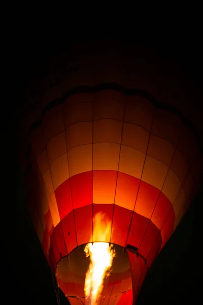 Geceleri Sıcak Hava Balonu Ateşleyici Sıcak Hava Balonunda Yakıcı Alevler — Stok fotoğraf