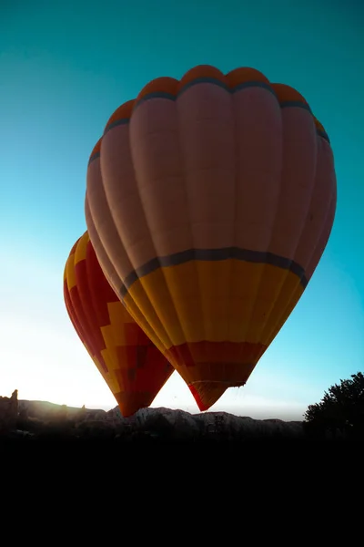 Varmluftsballonger Varmluftsballonger Redo Att Lyfta Cappadocia Ballongverksamhet Berättelse Vertikal Bakgrund — Stockfoto