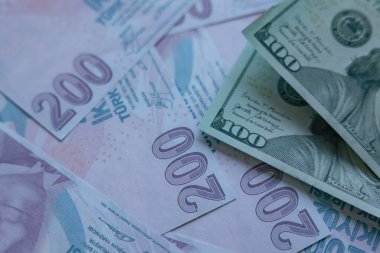 Türk lirası. Türk Liralarının Devalüasyonu. Türkiye 'de ekonomik kriz. TL ya da TL arkaplan fotoğrafı dene. Seçici odak.