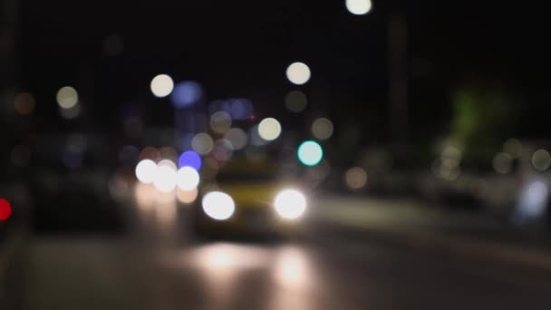 Автомобіль Запалює Вночі Розмитий Або Дефокусований Трафік Фону 50Fps Відео — стокове відео