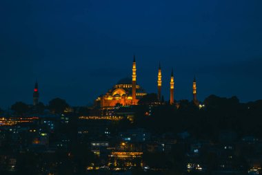 İstanbul arka plan fotoğrafı. İstanbul 'da Süleyman Camii. Ramazan veya kandil veya iftar veya laylat al-Qadr veya İslami arkaplan fotoğrafı.