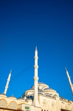 Camlica Camii. Camlica Camii 'nin dikey arka plan fotoğrafı. Ramazan veya kandil veya İslami arkaplan fotoğrafı.