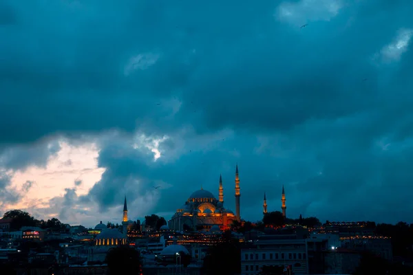 Foto Fundo Islâmica Mesquita Suleymaniye Com Nuvens Dramáticas Ramadã Kandil — Fotografia de Stock