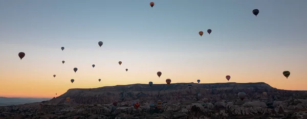 Hot air balloons. Hot air balloons in Cappadocia banner photo. — Stockfoto