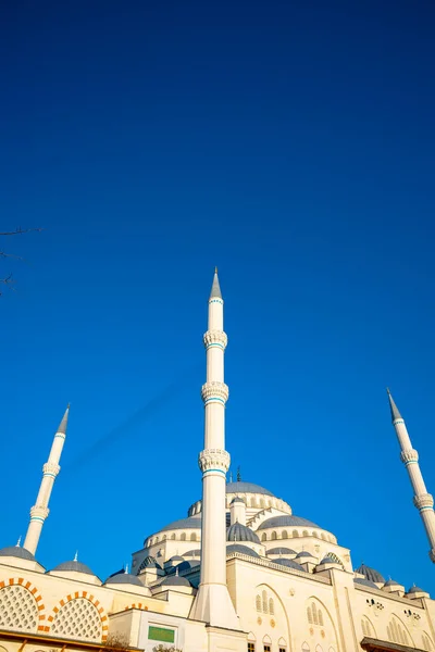 Camlica Mosque. Camlica Mosque vertical story background photo. — Stock Photo, Image