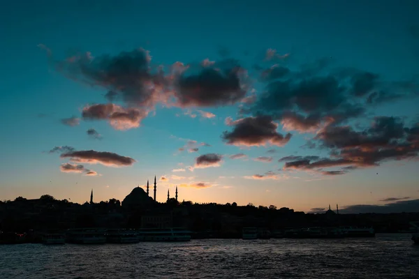 Fotografie Istanbulu Silueta Mešity Suleymaniye Istanbulu Při Západu Slunce Mraky — Stock fotografie