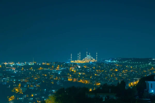 Mezquita Camlica Mezquita Camlica Paisaje Urbano Estambul Por Noche Ramadán — Foto de Stock