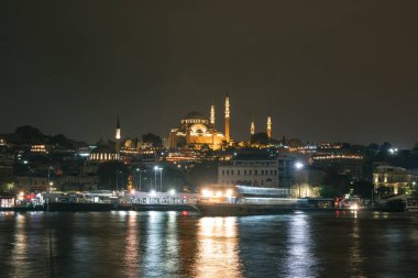 İstanbul arka plan fotoğrafı. Geceleyin Süleyman Camii. Ramazan veya kandil veya laylat al-Qadr veya İslami arkaplan fotoğrafı. Gürültü etkisi dahil.