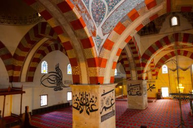 Edirne Eski Cami veya Eski Cami. İslami mimari ve sanat. Ramazan veya kandil veya laylat al-Qadr veya İslami arkaplan fotoğrafı. Edirne Türkiye - 10.25.2021