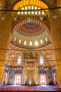 İslami arka plan fotoğrafı. Selimiye Camii 'nden Mihrab. Ramazan veya kandil veya laylat el Kadir veya İslami dikey arkaplan fotoğrafı. Edirne Türkiye - 10.25.2021