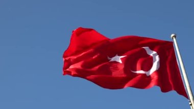 Türk Bayrağı. Bayrak direğinde Türkiye Bayrağı Dalgalanıyor