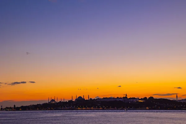 Стамбульський Захід Сонця Cityscape Istanbul Sunset Gold Sky Англійською Travel — стокове фото