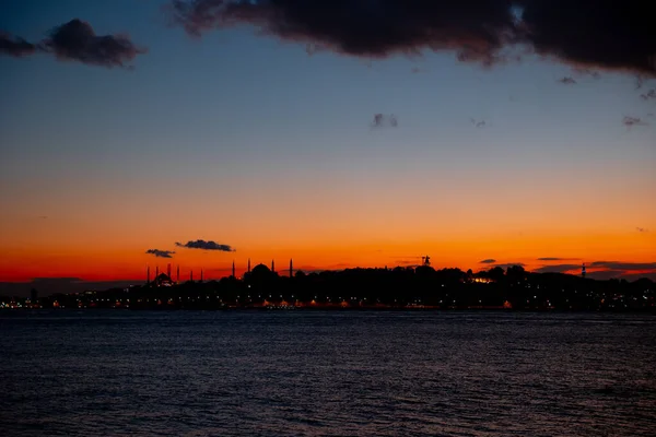 Istanbul Silhouet Van Istanbul Bij Zonsondergang Met Wolken Aan Hemel — Stockfoto