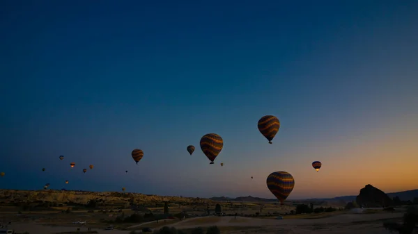 Sıcak Hava Balonları Sıcak Hava Balonları Sabah Cappadocia Havalanacak Kapadokya — Stok fotoğraf