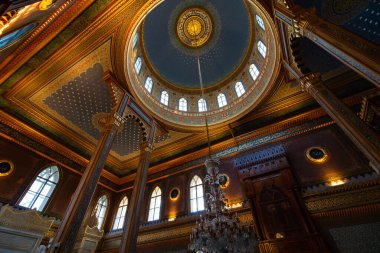 İslam sanatı. İstanbul 'daki Yıldız Hamidiye Camii. Ramazan veya kandil veya laylat al-Qadr veya İslami sanat arkaplan fotoğrafı. İstanbul Türkiye - 12.25.2021