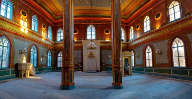 Yıldız Hamidiye Camii Panoramik Manzarası. Ramazan veya kandil veya laylat al-Qadr veya İslami sanat arkaplan fotoğrafı. İstanbul Türkiye - 12.25.2021