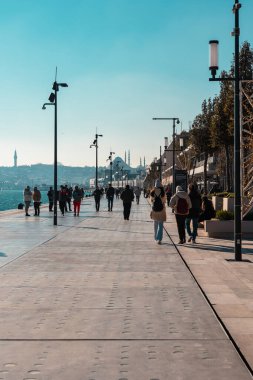 Galataport 'ta. İstanbul 'daki Galataport' un dikey arka plan fotoğrafı. İstanbul Türkiye - 1.14.2022