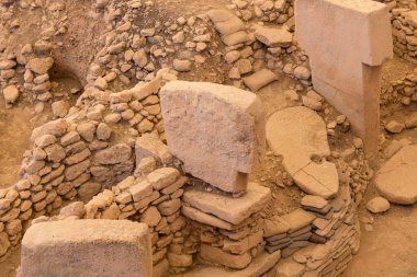 Göbeklitepe Sütunları. Sanliurfa 'daki Göbeklitepe arkeolojik alanı. Türkiye 'ye seyahat arkaplan fotoğrafı.