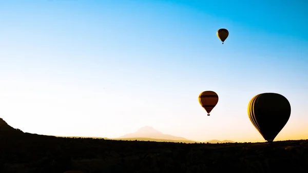 Sıcak Hava Balonu Goreme Kapadokya Gökyüzünde Balon Silueti Gürültü Dahil — Stok fotoğraf