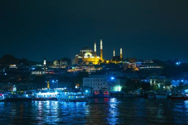 İstanbul camileri. Süleyman Camii ve İstanbul şehir manzarası. Gürültü dahil.