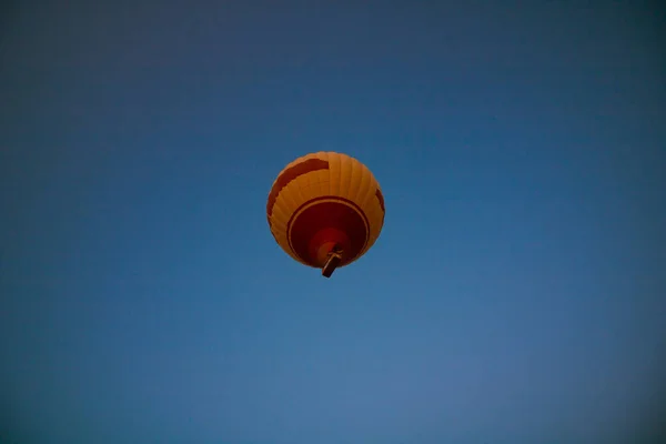 Warme Luchtballon Aan Hemel Goreme Cappadocia Cappadocië Ballonvaart Reis Naar — Stockfoto
