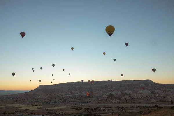 Kapadokya Goreme Gökyüzünde Sıcak Hava Balonları Türkiye Arka Planına Git — Stok fotoğraf