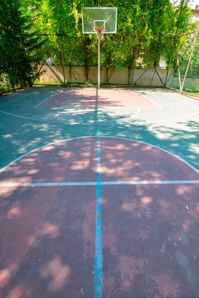 Баскетбольная Площадка Открытым Небом Парке Летом Уличный Баскетбол — стоковое фото