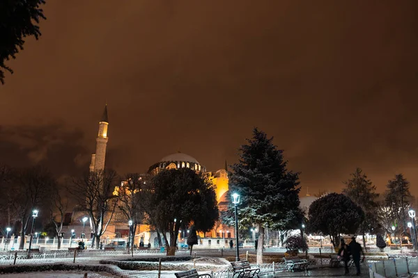 Hagia Sophia en hiver. Ayasofya ou Hagia Sophia la nuit — Photo