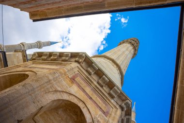Selimiye Camii 'nin minareleri. İslami mimari arka plan fotoğrafı. Edirne Selimiye Camii.
