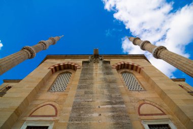 Selimiye Camii. Selimiye Camii 'nin alçak açılı görüntüsü. İslami mimari arka plan fotoğrafı.