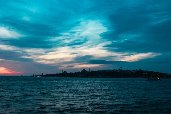 Silhuett Istanbul Istanbul Och Dramatiska Moln Vid Solnedgången Res Till — Stockfoto
