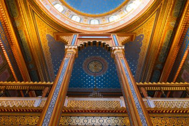 İstanbul 'daki Yıldız Hamidiye Camii. İslami mimari fotoğrafı. Ramazan veya kandil veya laylat al-Qadr veya İslami sanat arkaplan fotoğrafı. İstanbul Türkiye - 12.25.2021