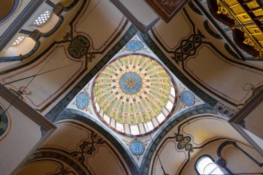 İstanbul 'daki Molla Zeyrek Camii' nin kubbesi. İslami arkaplan. İstanbul Türkiye - 10.15.2021