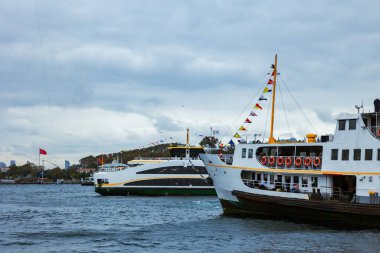 İstanbul feribotları. İstanbul 'un toplu taşımacılığı. Türkiye 'ye seyahat konsept fotoğrafı.