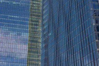 Ofis binaları ya da Downtonw ya da iş yeri ya da modern mimari arka plan fotoğrafı. Tam çerçeve görünümlü gökdelenlerin cephesi.