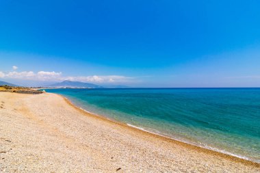Anemurium plajı. Anamur Mersin 'deki Anemurium antik şehri. Türkiye 'nin ünlü plajları. Türkiye 'ye seyahat arkaplan fotoğrafı.