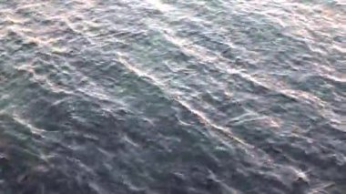 Sakin deniz. Deniz yüzeyi dokusu arka plan videosu.